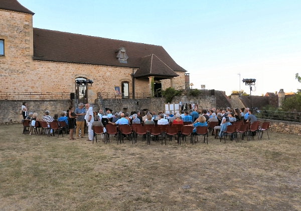 Manifestations culturelles à Domme en Dordogne Périgord