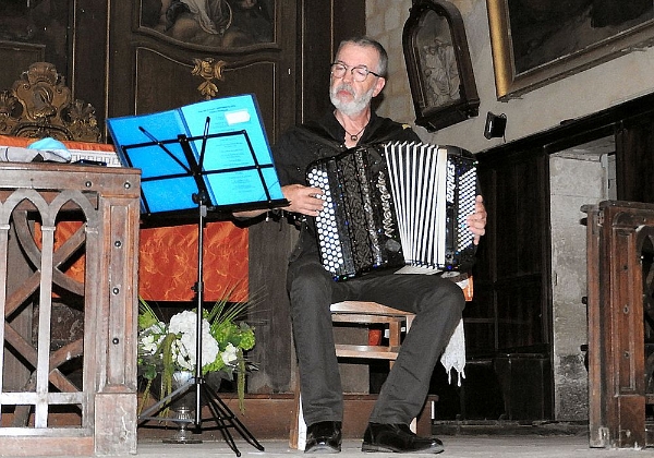 Manifestations culturelles à Domme en Dordogne Périgord
